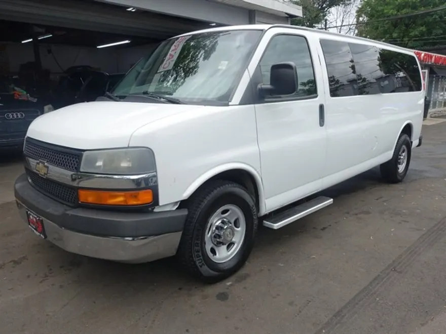 2014 Chevrolet Express LT 3500 photo 1
