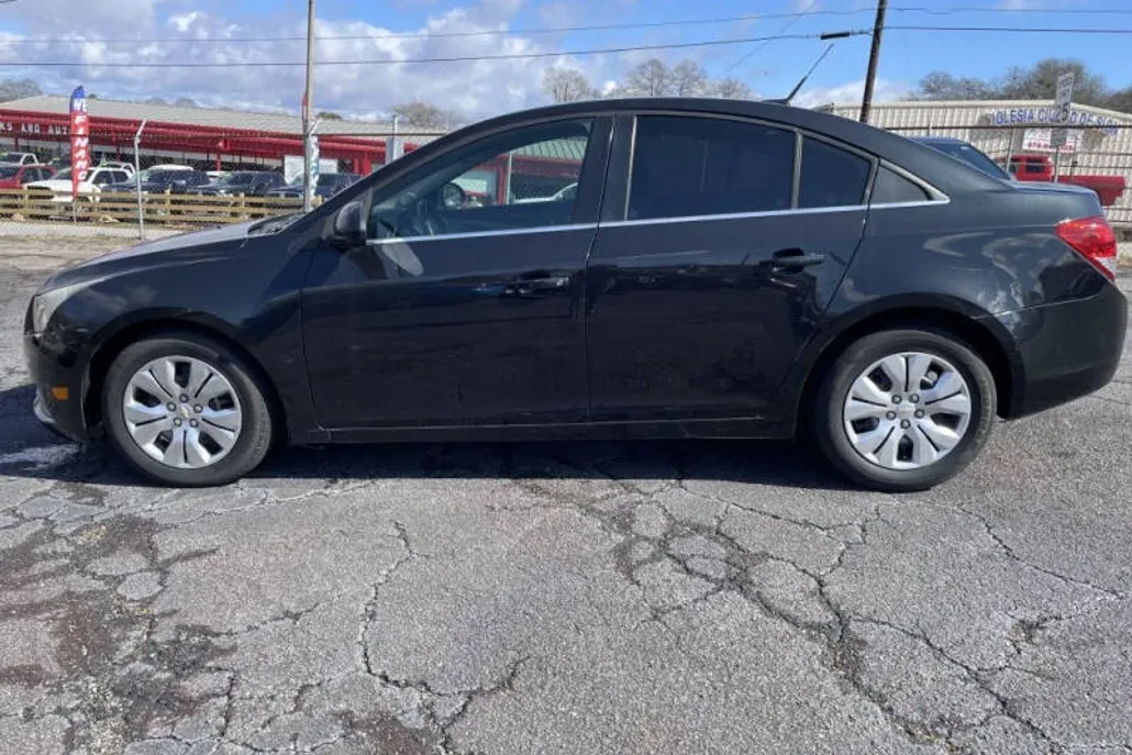 2012 Chevrolet Cruze LS photo 1