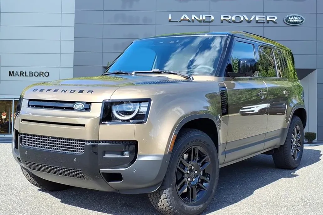 2026 Land Rover Defender 110 photo 1