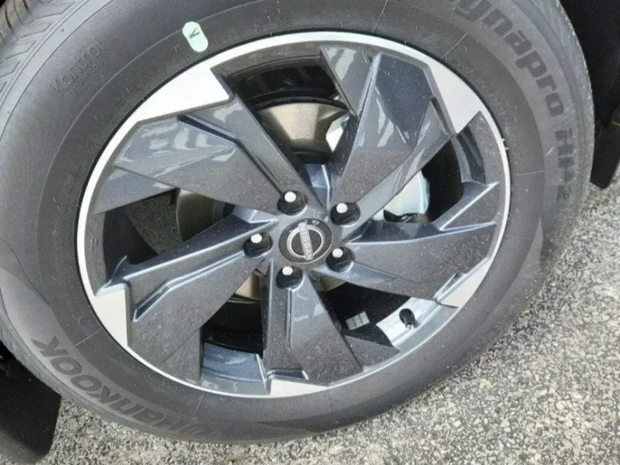 2026 Nissan Rogue SV photo 1
