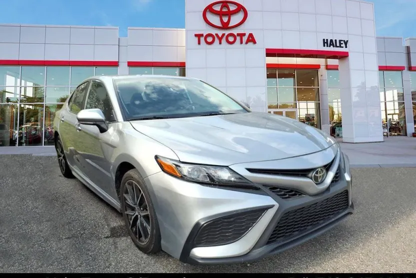 2024 Toyota Camry SE photo 1
