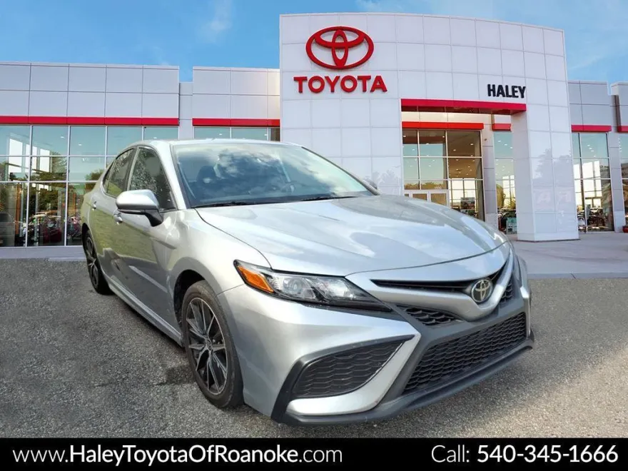 2024 Toyota Camry SE photo 1