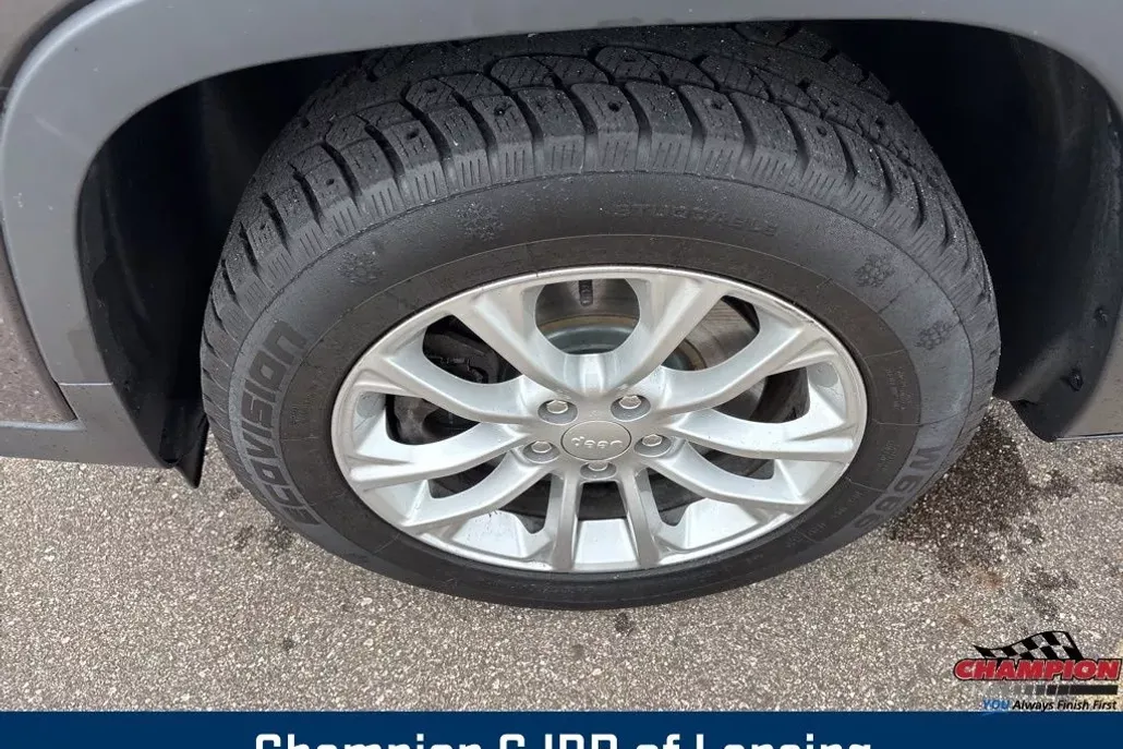 2019 Jeep Cherokee Latitude photo 1