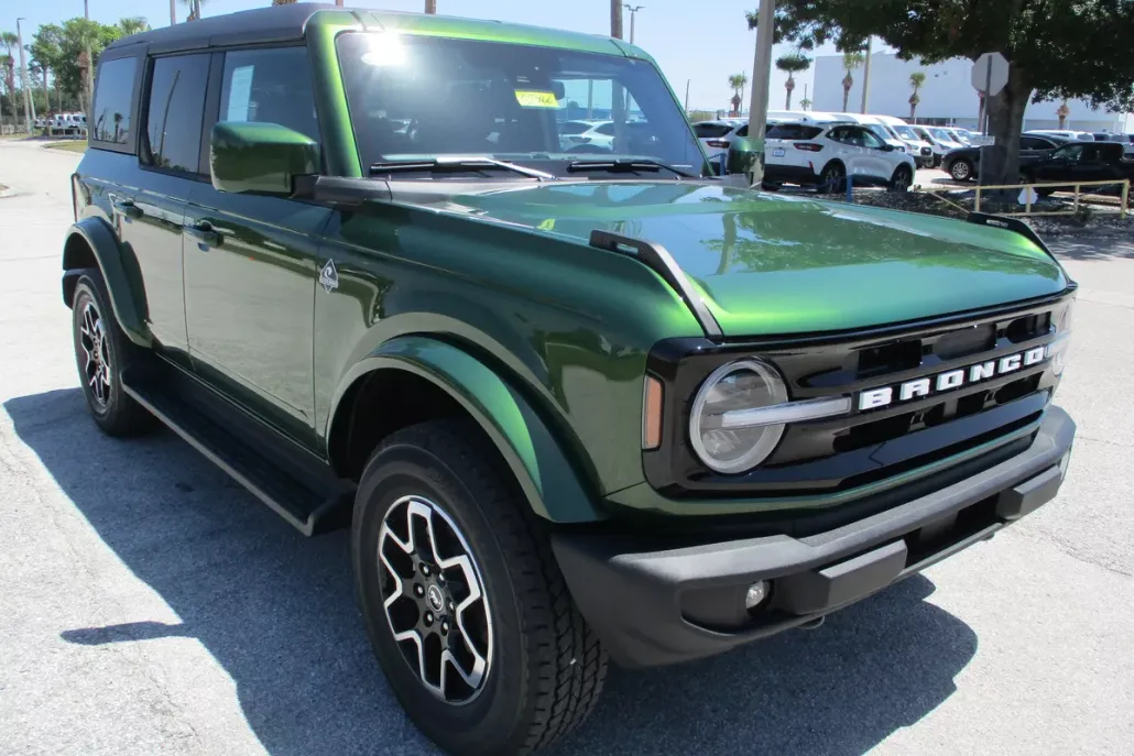 2025 Ford Bronco Outer Banks photo 1