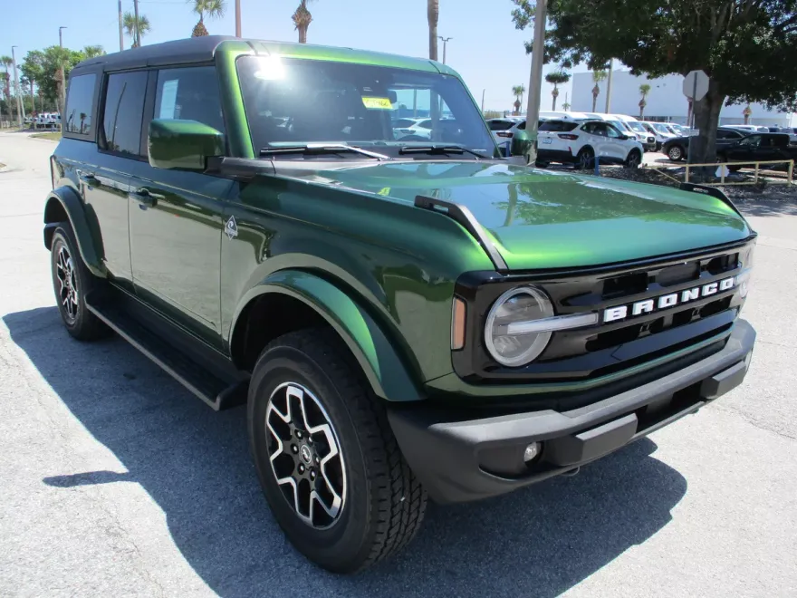 2025 Ford Bronco Outer Banks photo 1