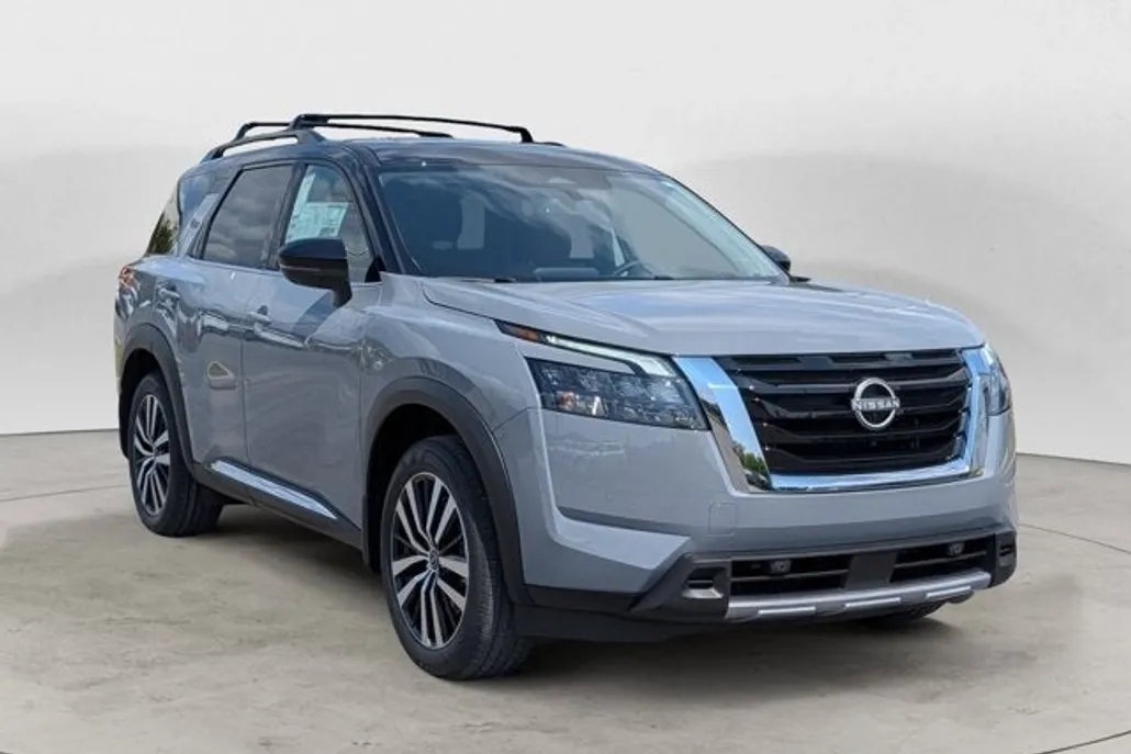 2025 Nissan Pathfinder Platinum photo 1
