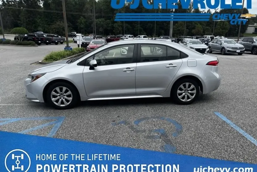 2023 Toyota Corolla LE photo 1