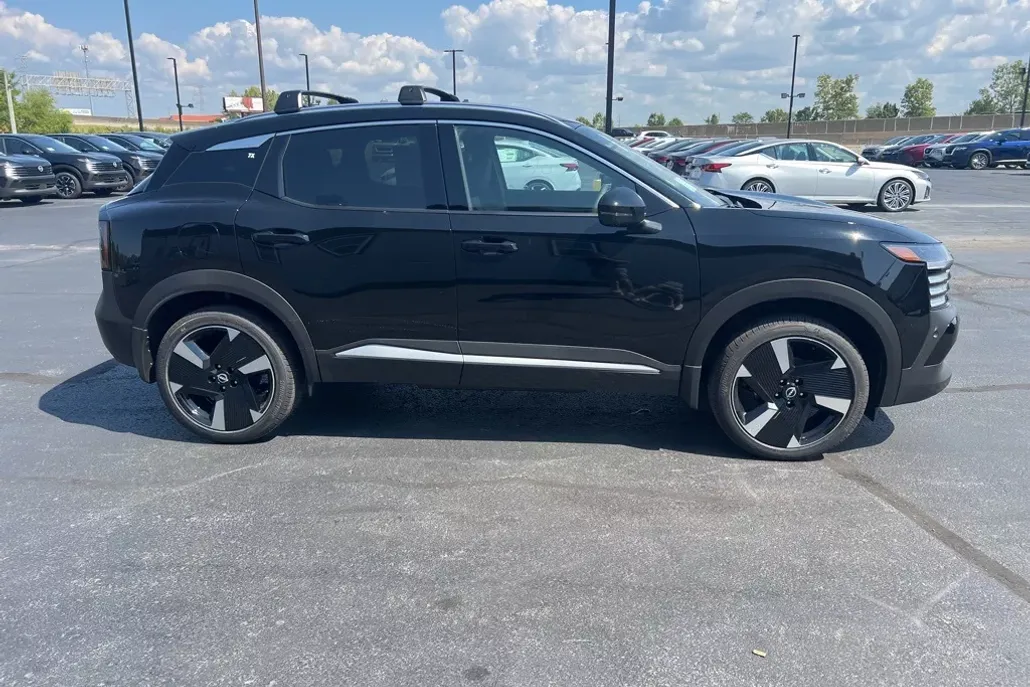 2026 Nissan Kicks SR photo 1
