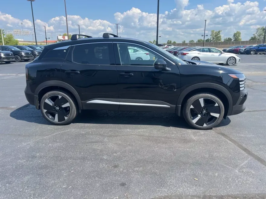 2026 Nissan Kicks SR photo 1