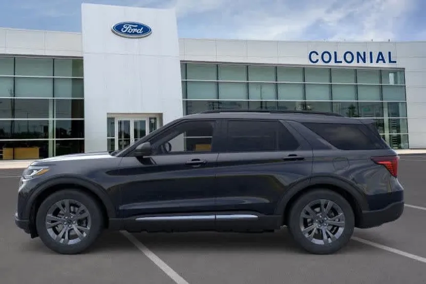2025 Ford Explorer photo 1