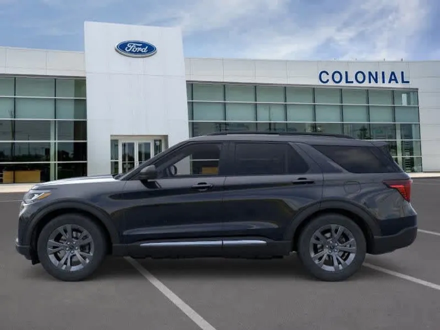 2025 Ford Explorer photo 1