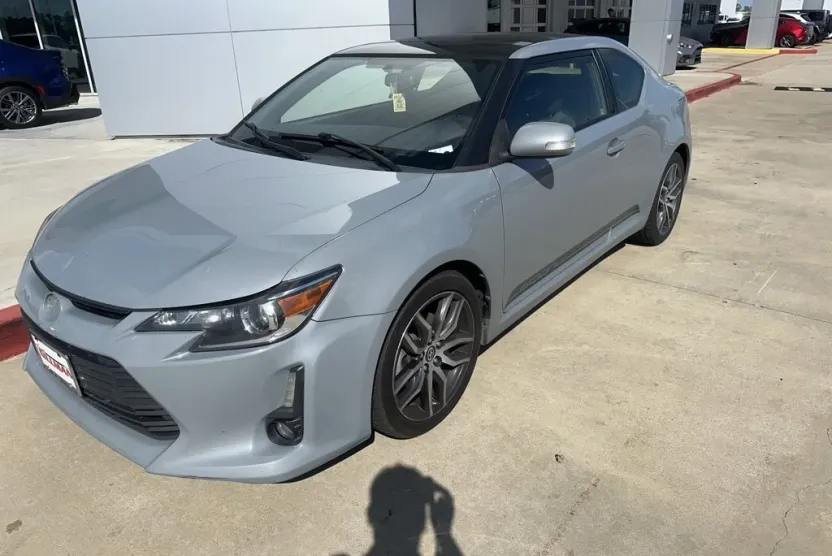 2016 Scion tC Base photo 1