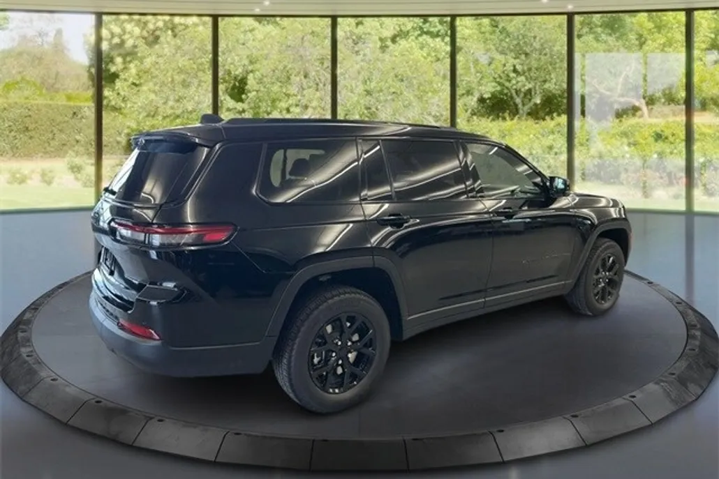 2025 Jeep Grand Cherokee Altitude photo 1