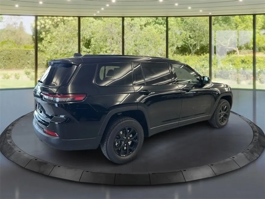 2025 Jeep Grand Cherokee Altitude photo 1