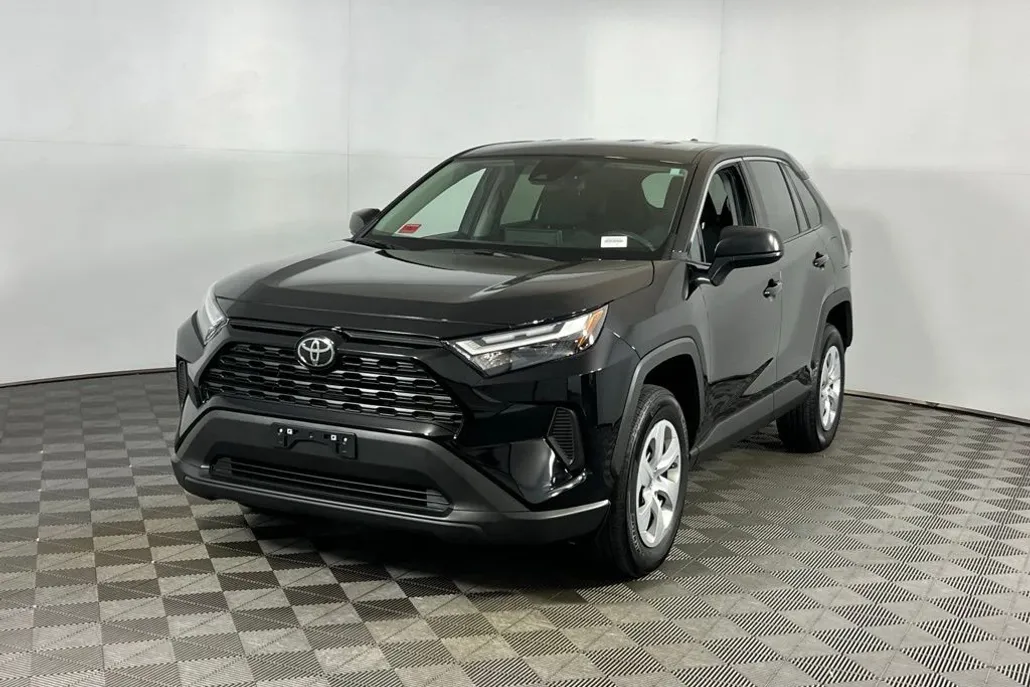 2024 Toyota RAV4 LE photo 1