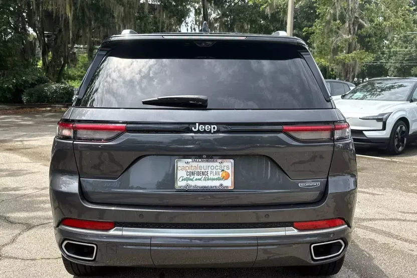 2023 Jeep Grand Cherokee Summit photo 1