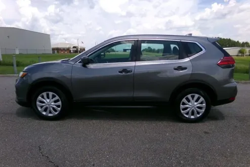 2017 Nissan Rogue S photo 3