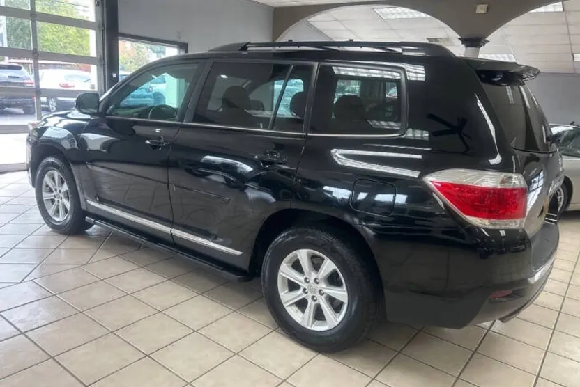 2012 Toyota Highlander Base photo 1