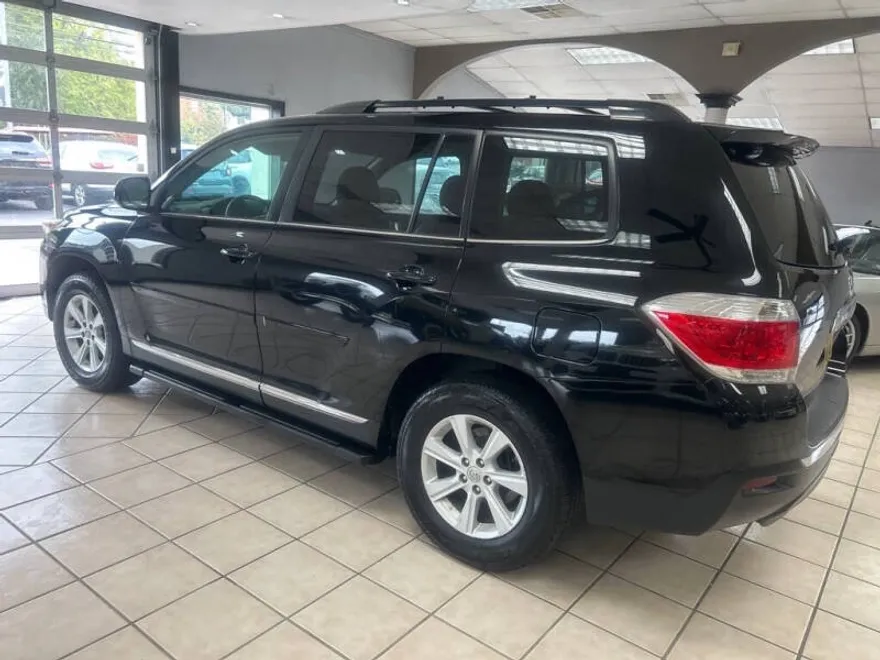 2012 Toyota Highlander Base photo 1