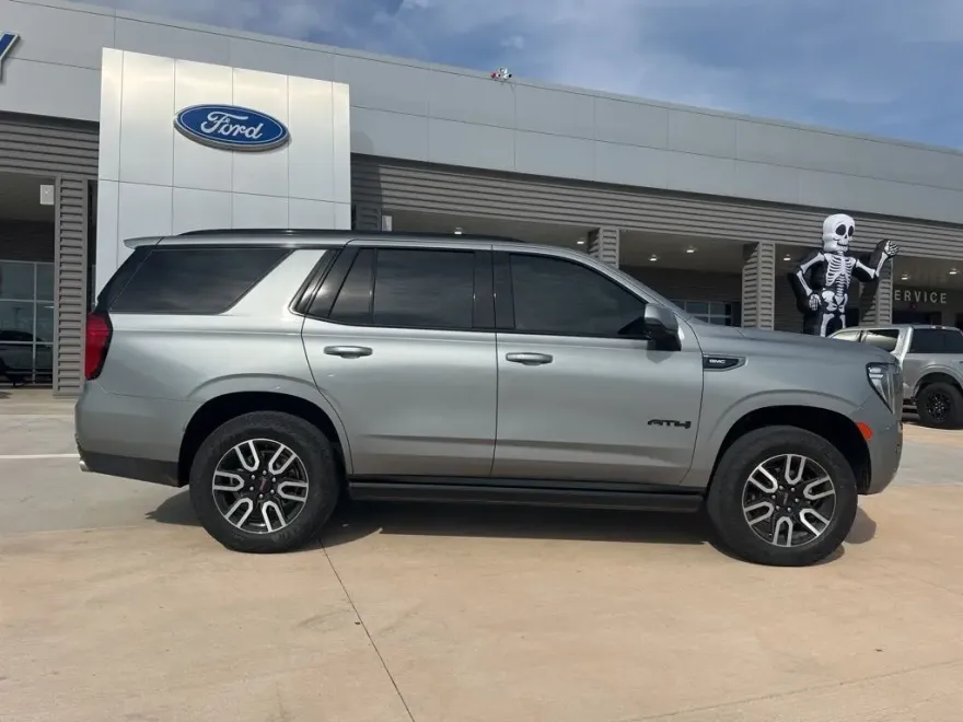 2024 Gmc Yukon AT4 photo 1