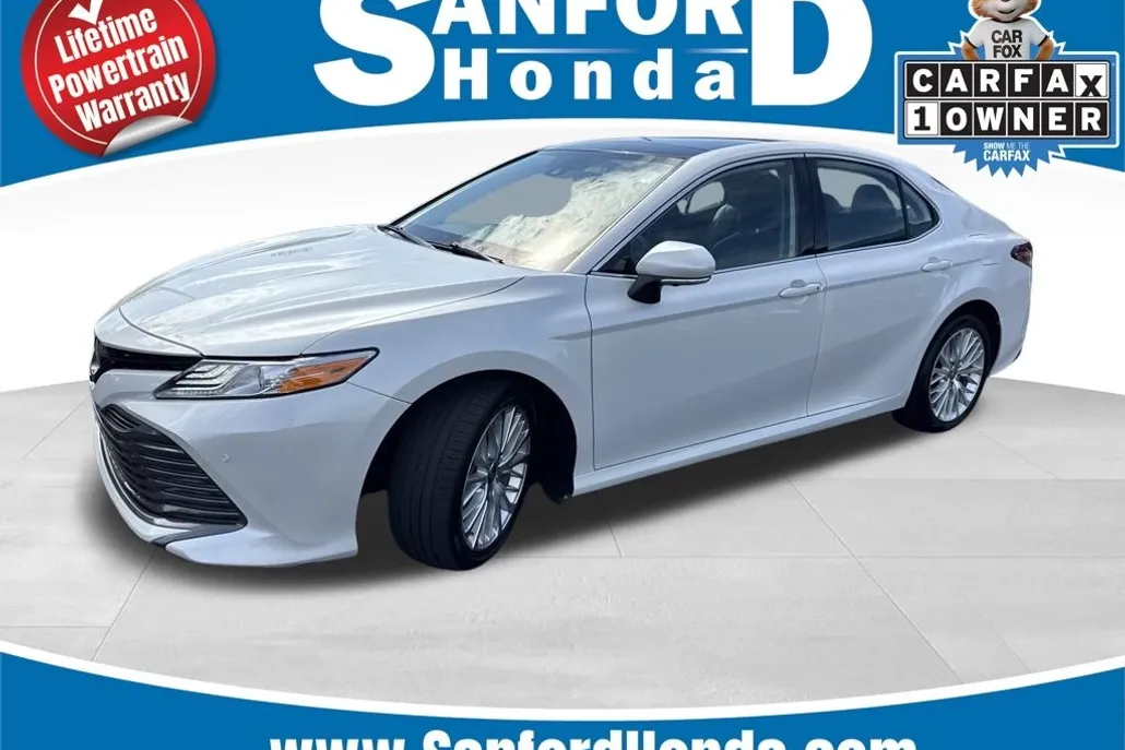 2020 Toyota Camry XLE photo 1