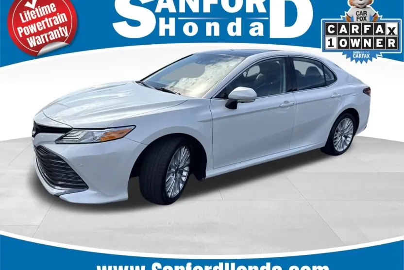 2020 Toyota Camry XLE photo 1