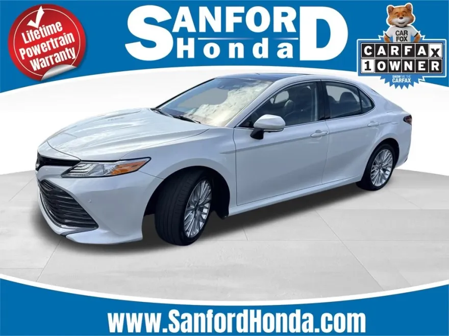 2020 Toyota Camry XLE photo 1
