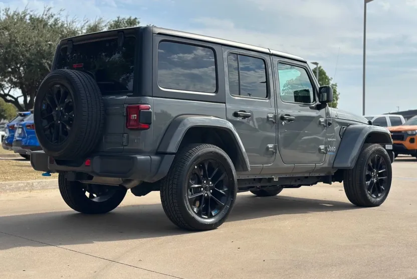 2023 Jeep Wrangler 4xe Sahara photo 1