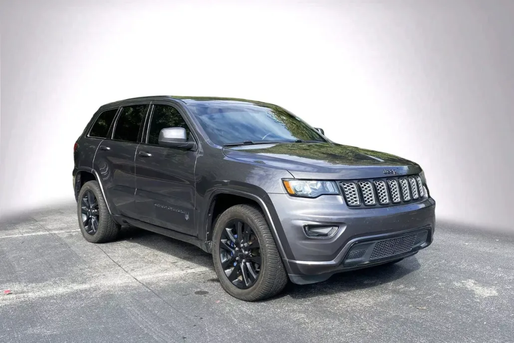 2017 Jeep Grand Cherokee Altitude photo 1