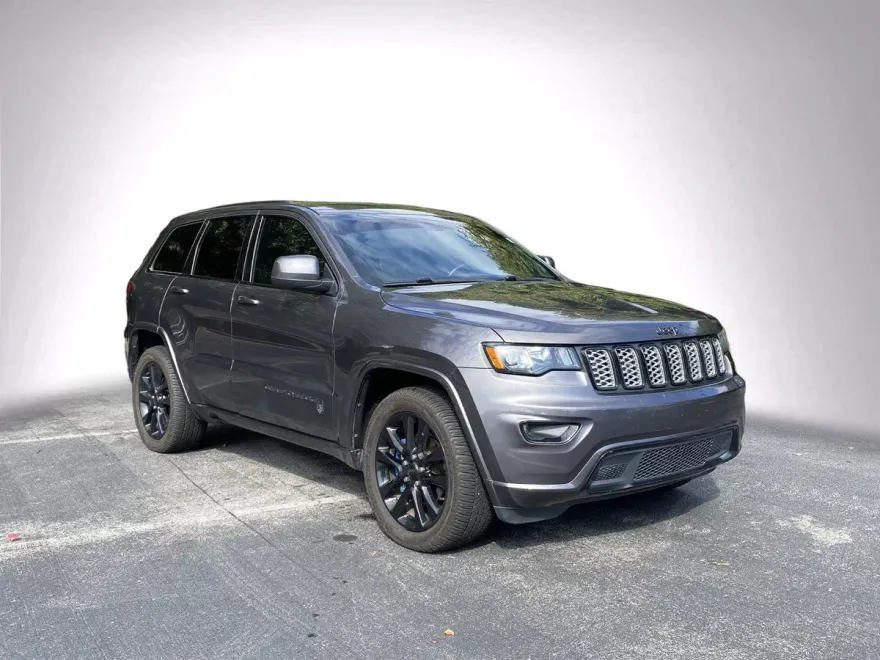 2017 Jeep Grand Cherokee Altitude photo 1