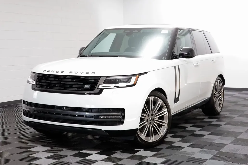 2025 Land Rover Range Rover SE photo 1