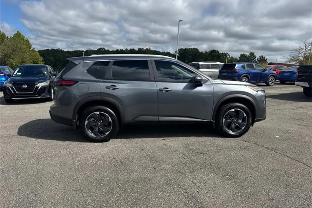 2026 Nissan Rogue SV photo 1