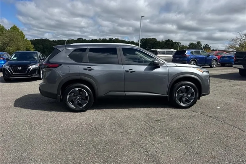 2026 Nissan Rogue SV photo 1