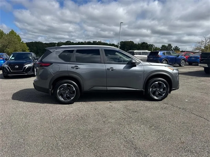2026 Nissan Rogue SV photo 1
