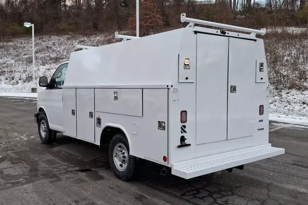 2024 Chevrolet Express Cutaway 3500 photo 1