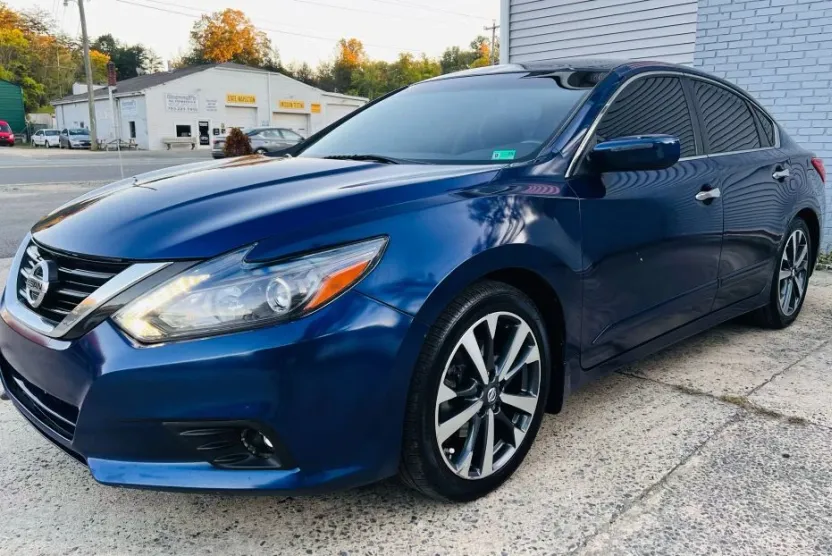 2016 Nissan Altima 2.5 SR photo 1