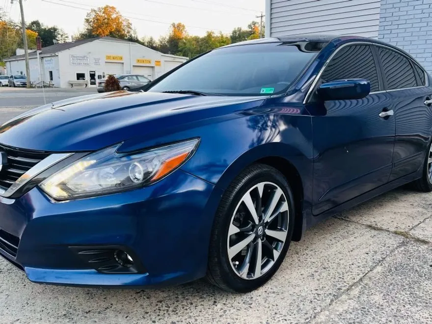 2016 Nissan Altima 2.5 SR photo 1