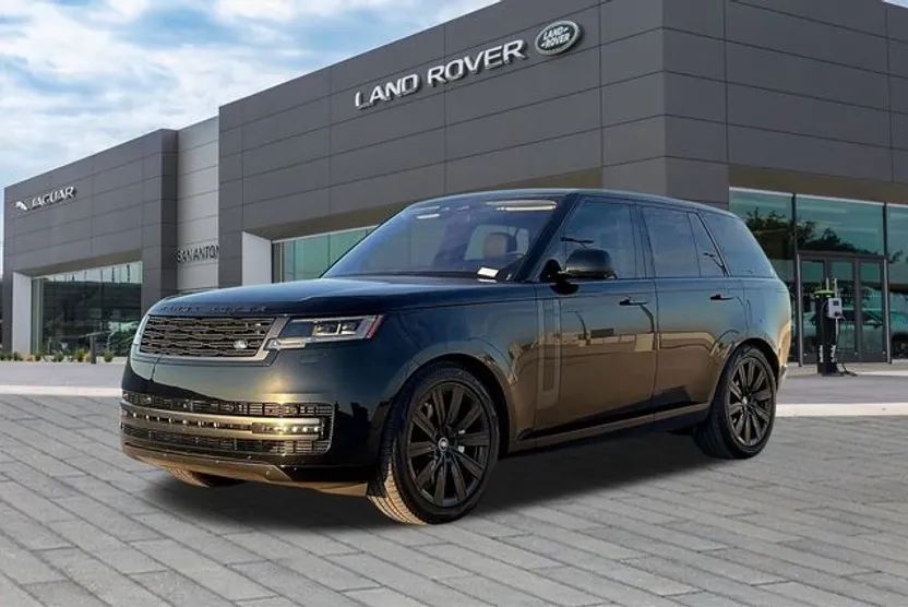 2023 Land Rover Range Rover SE photo 1