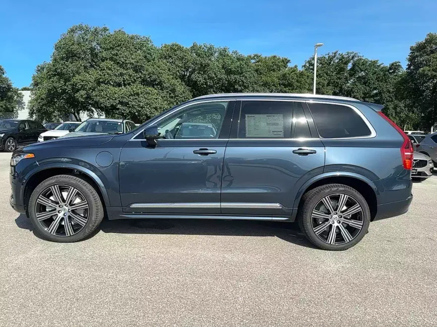 2025 Volvo XC90 Core T8 AWD photo 1