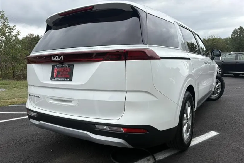 2022 Kia Carnival LXS photo 1
