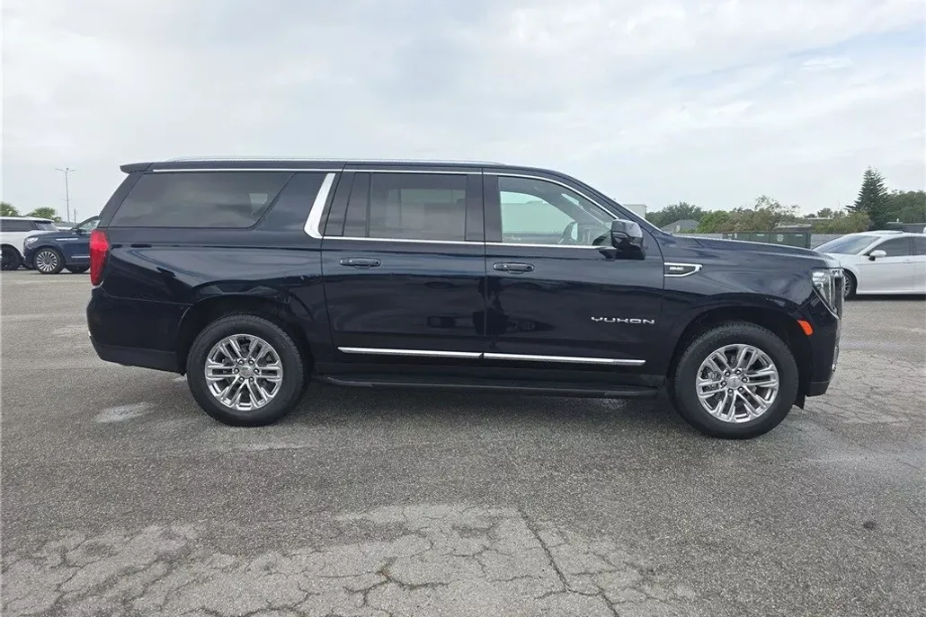 2022 Gmc Yukon XL SLT photo 1