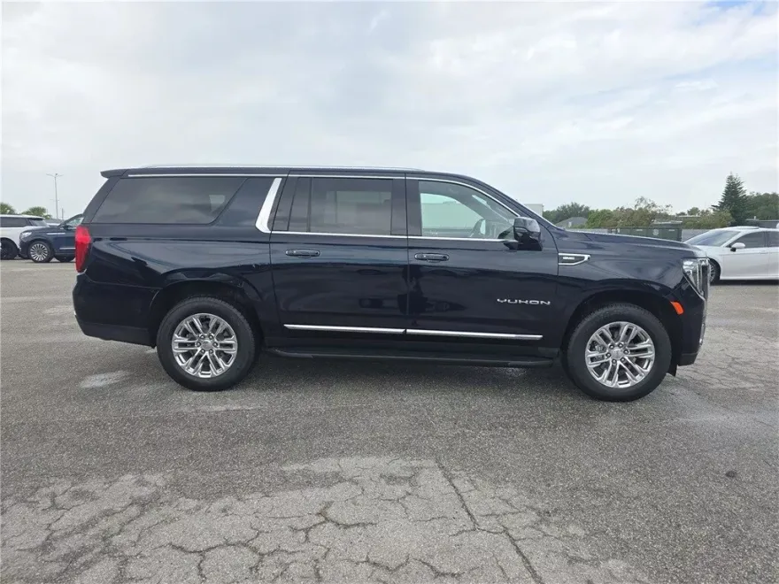 2022 Gmc Yukon XL SLT photo 1