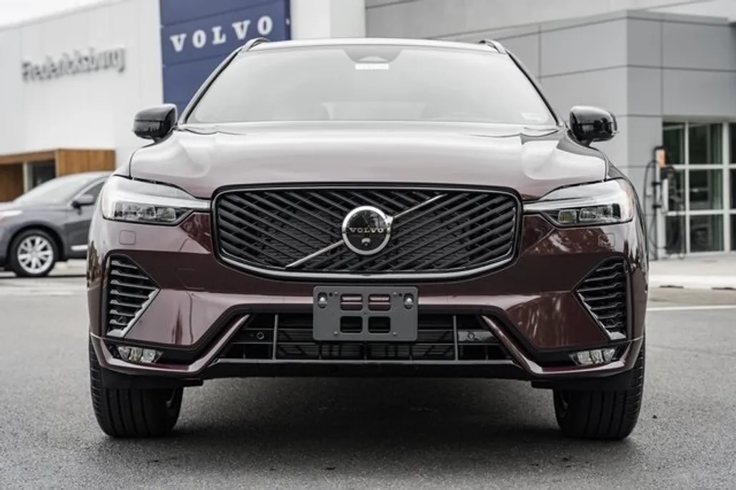 2026 Volvo XC60 B5 Hybrid photo 1