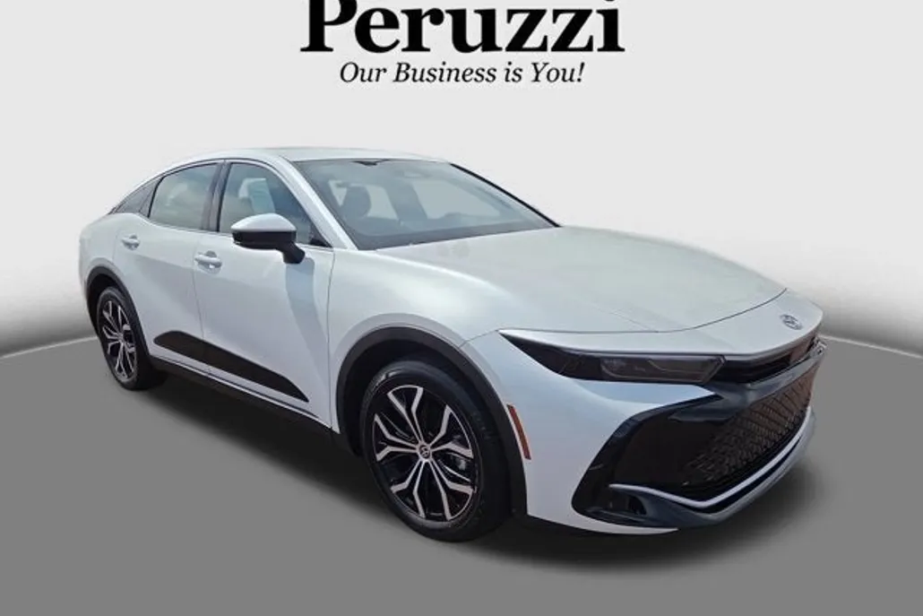 2023 Toyota Crown XLE photo 1