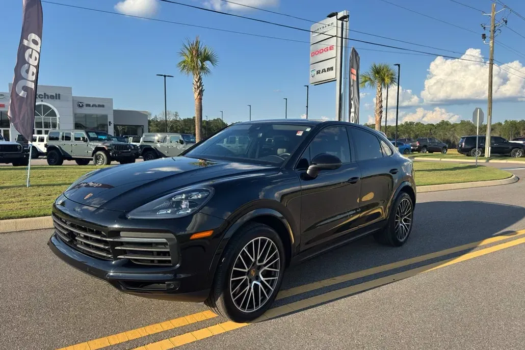 2023 Porsche Cayenne Platinum Edition photo 1