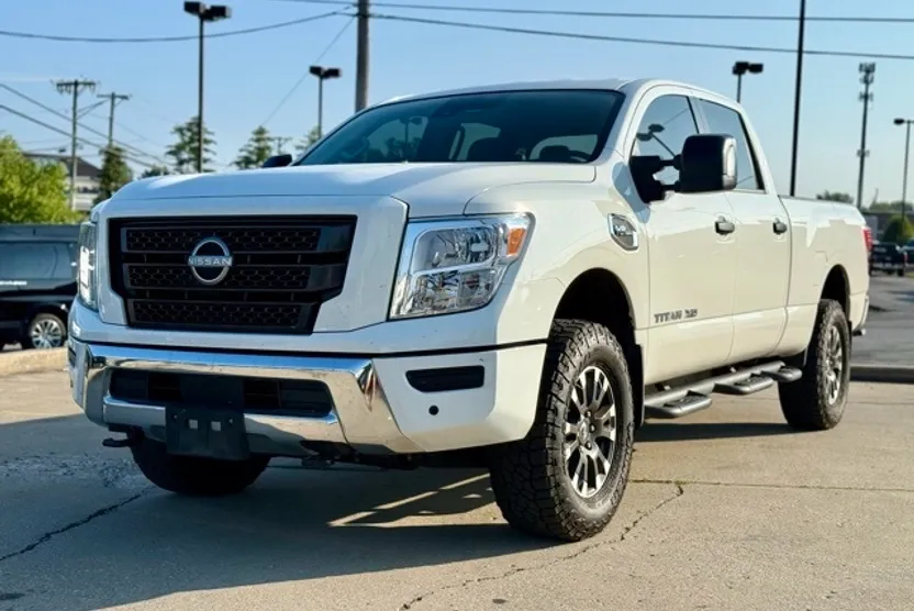 2023 Nissan Titan SV photo 1