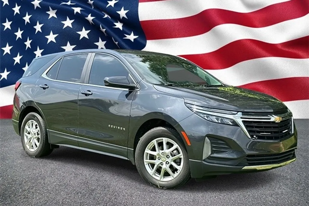 2023 Chevrolet Equinox LT photo 1
