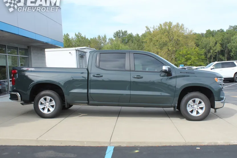 2026 Chevrolet Silverado 1500 LT photo 1