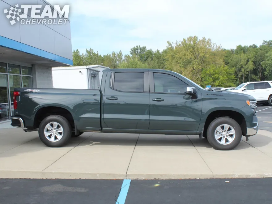 2026 Chevrolet Silverado 1500 LT photo 1