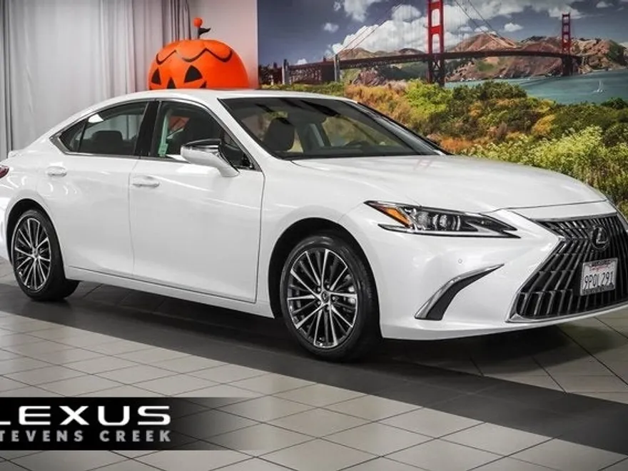 2025 Lexus ES 300h photo 1